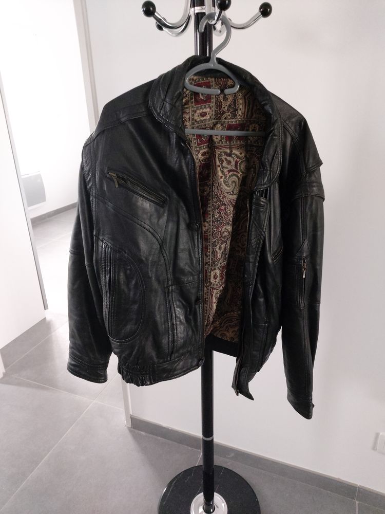 Vend blouson en cuir 30 Saint-Pierre-du-Mont (40)