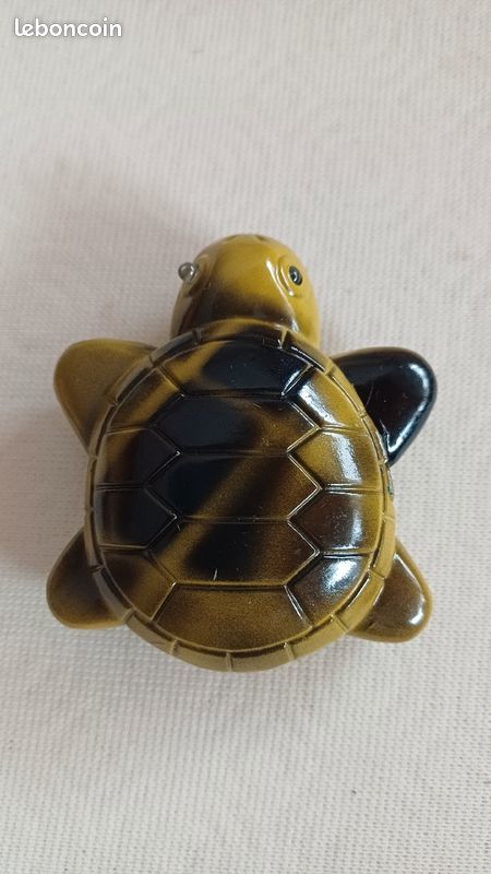 Briquets tortue vert tr�s bon �tat se recharge 10� 10 Viriat (01)