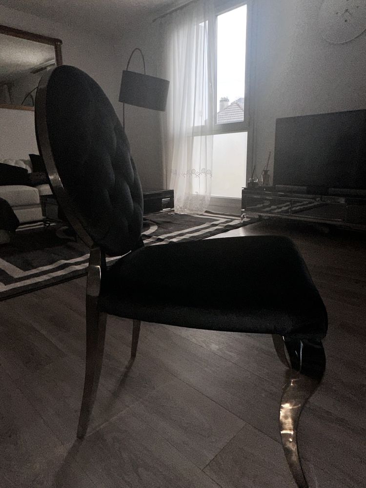 Vend table � manger en verre tremp� noire et ces 6 chaises. 1000 Chatou (78)