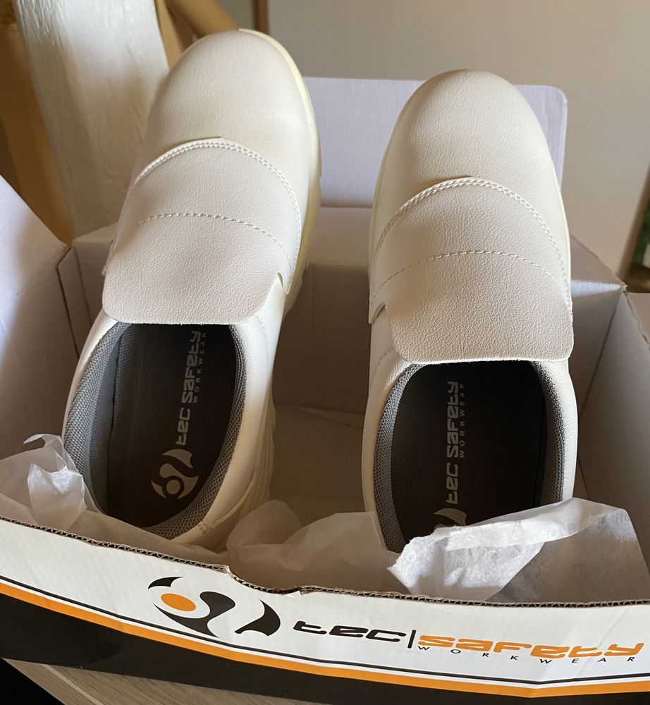 Chaussure de cuisine 43 NEUVE 25 Ingr� (45)