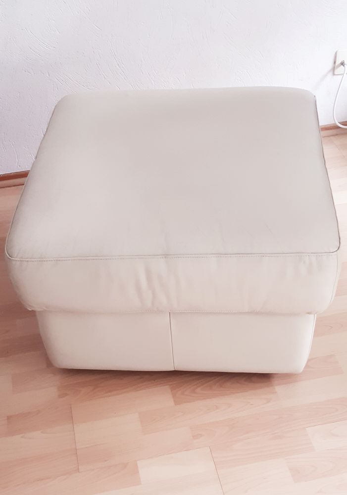 Pouf en cuir beige 40 Illzach (68)
