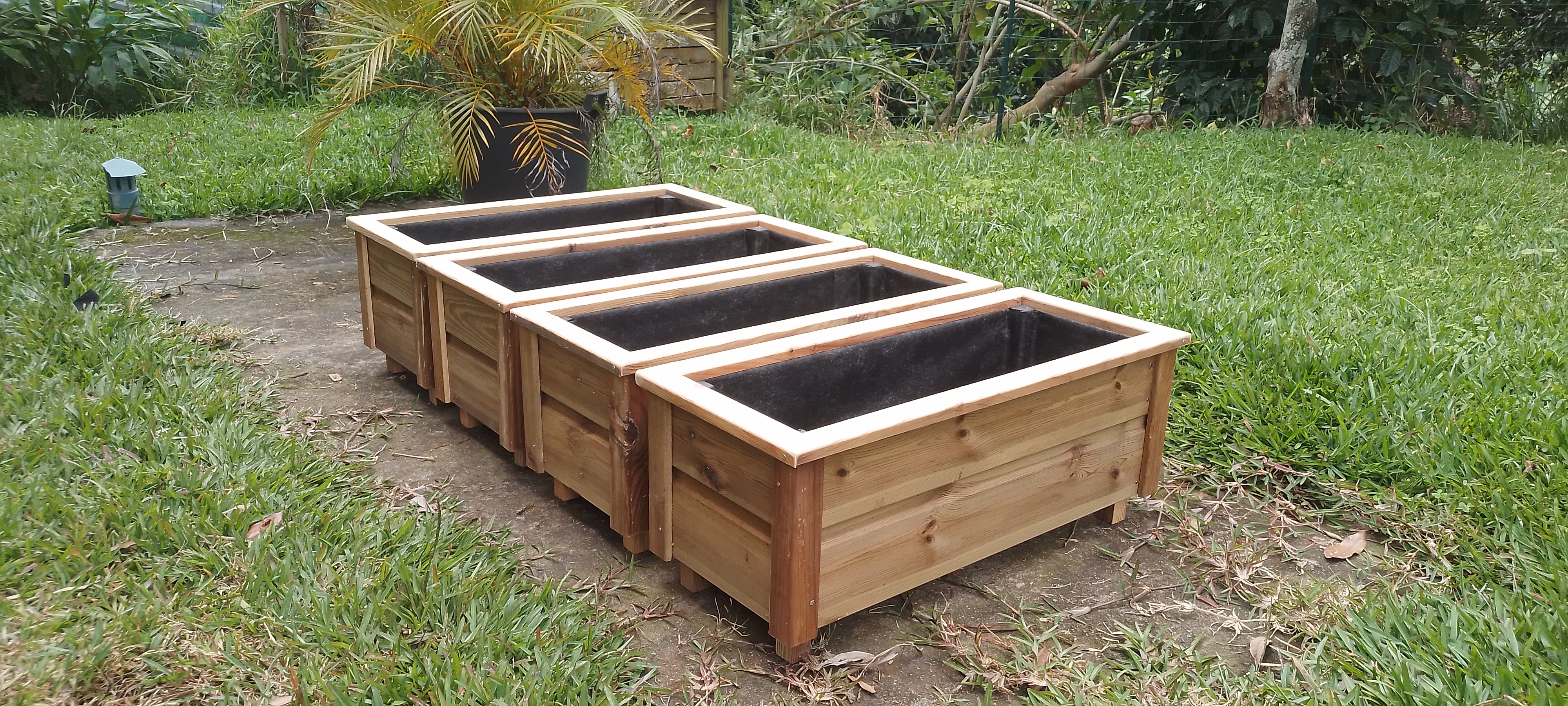 Lot de 4 jardini�res neuves 150 Entre-Deux (97)