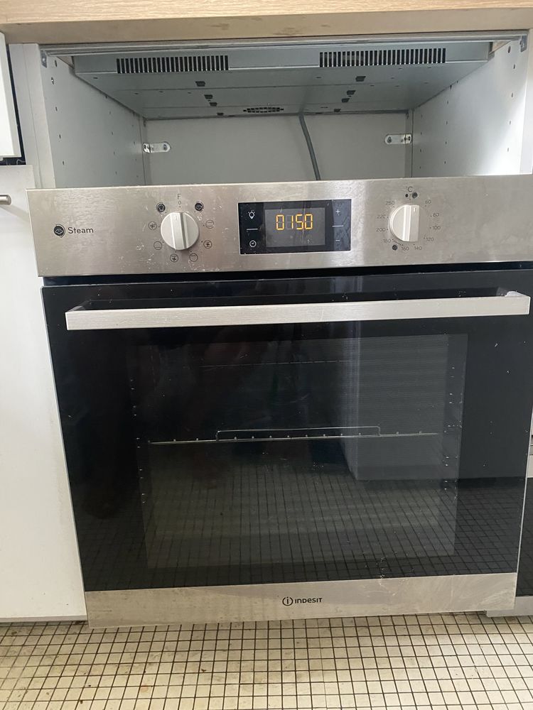 Four encastrable indesit 180 Rueil-Malmaison (92)