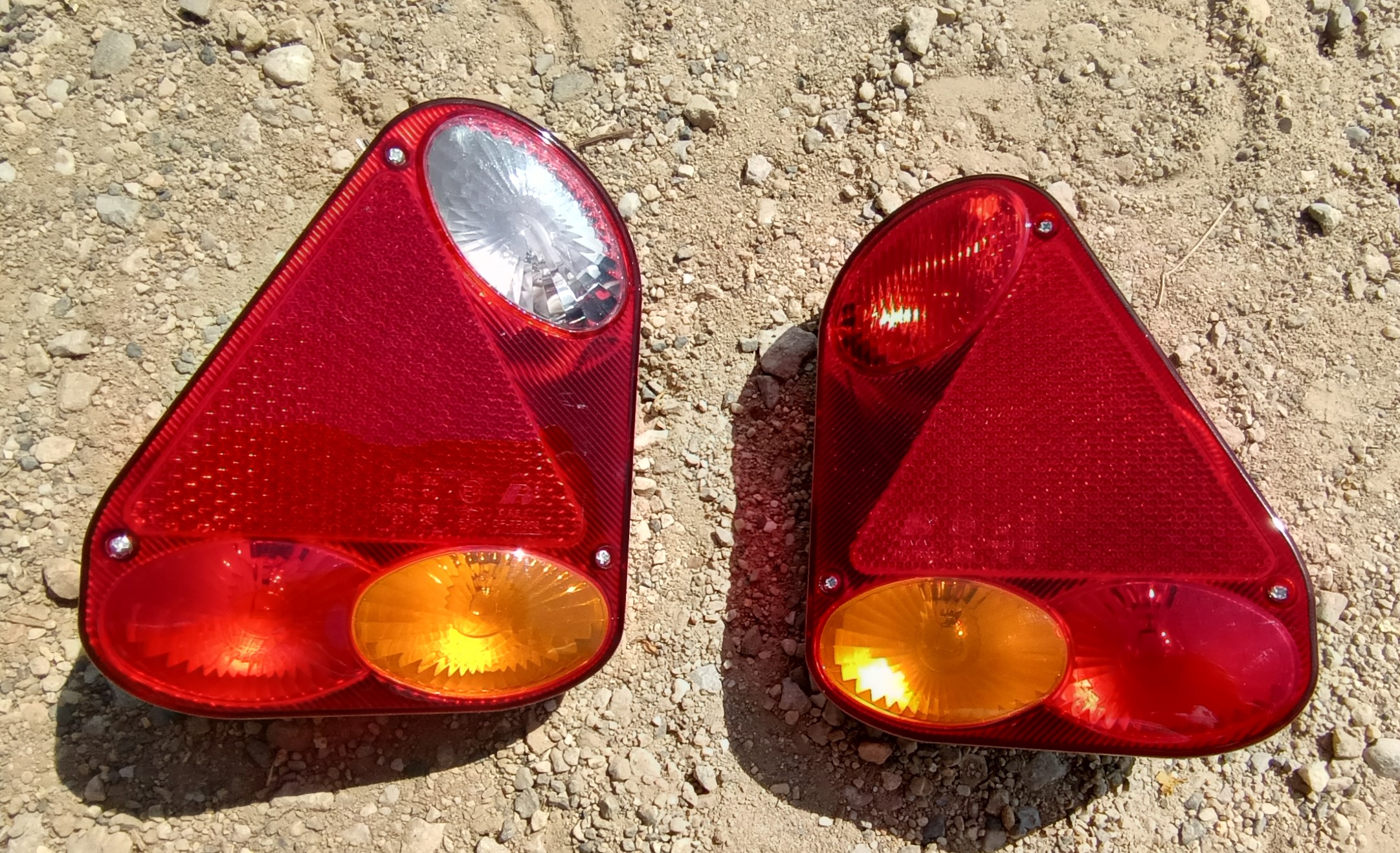 paire feux pr�c�bl� remorque  DAFA TR002 40 Saint-Jean-de-Fos (34)