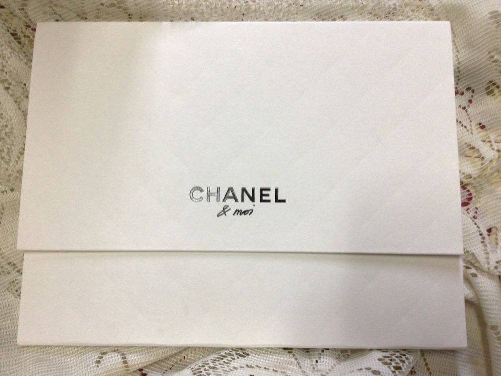 Pochette cartonn�e Chanel avec set nettoyeur sac 25 Meudon (92)