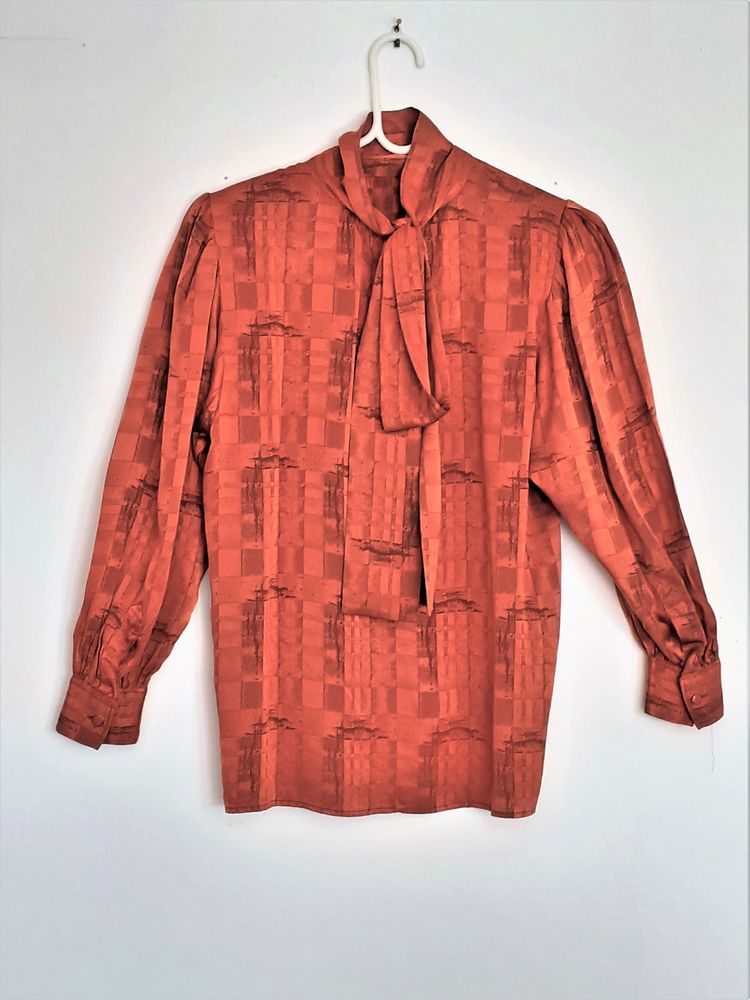 Chemisier en soie marque  Yves Saint Laurent 275 Cannes (06)