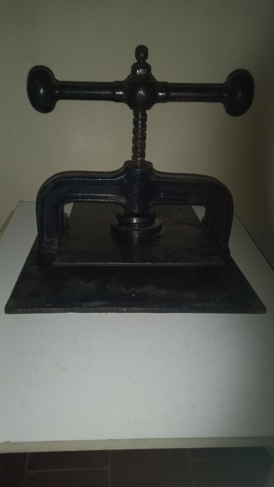 Presse � relier 
150 Cazaubon (32)