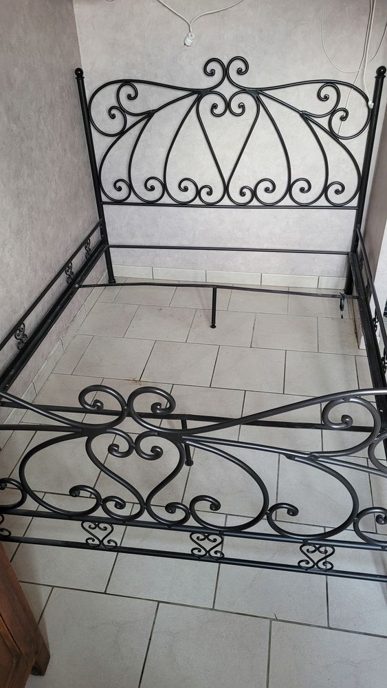 Lit baldaquin en fer forg� plein 350 L'Abergement-Sainte-Colombe (71)