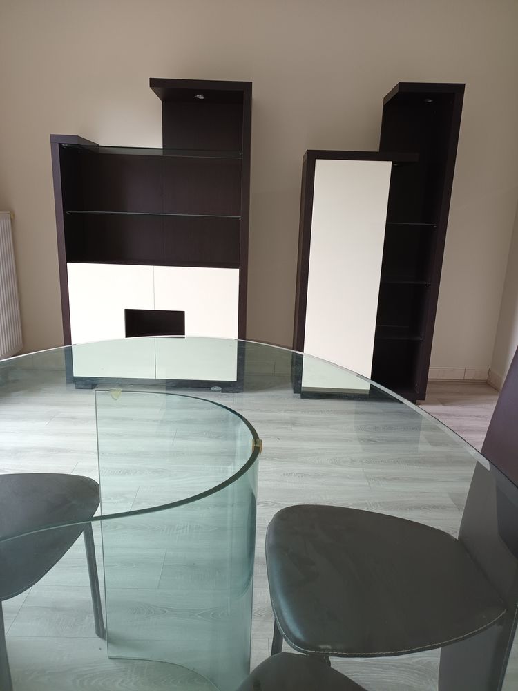 Table en verre et 6 chaises en cuir et 2 meubles 300 Saultain (59)