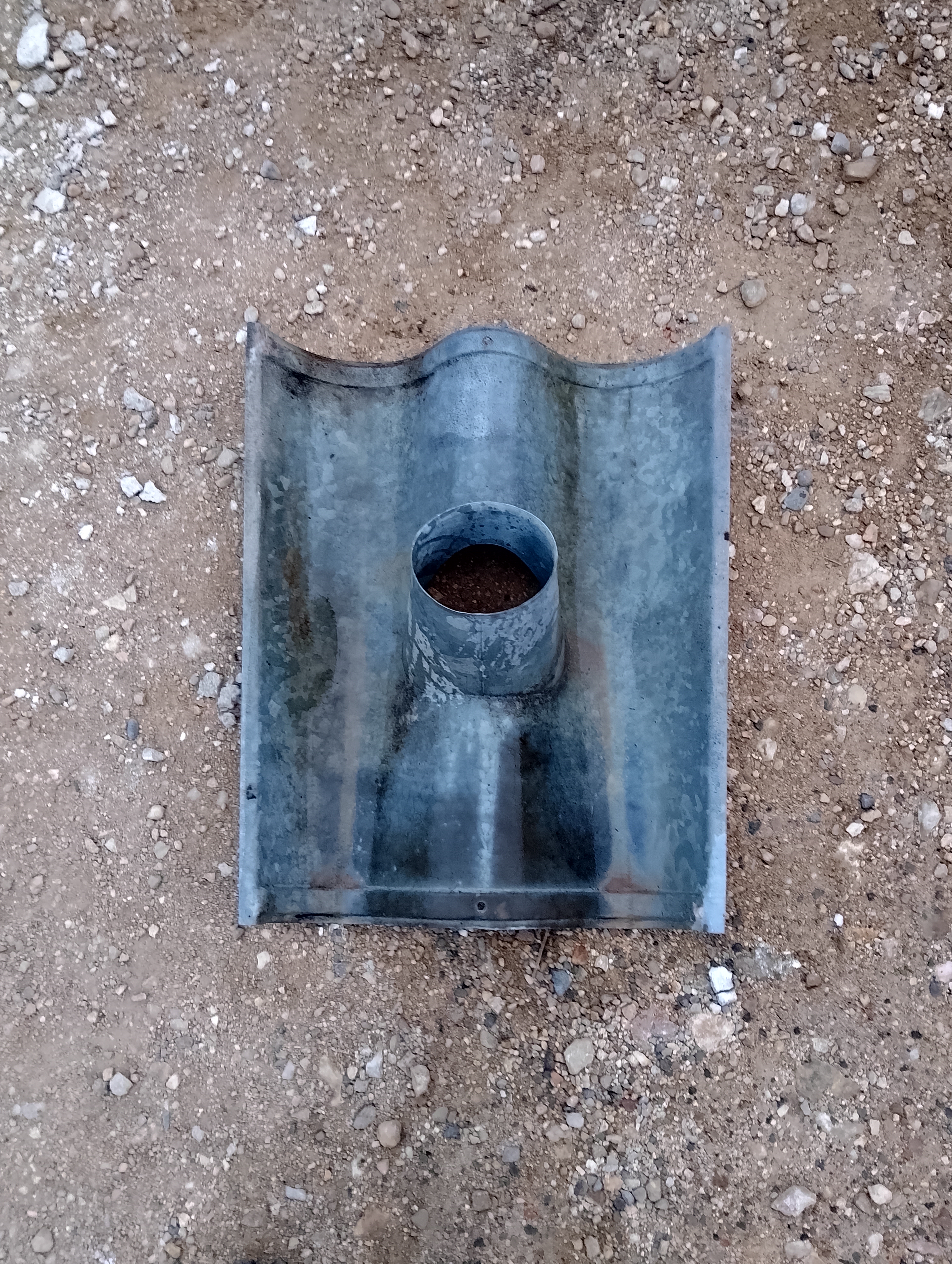 Sortie de toit zinc tuiles canal douille 125 mm 140 Saint-Jean-de-Fos (34)