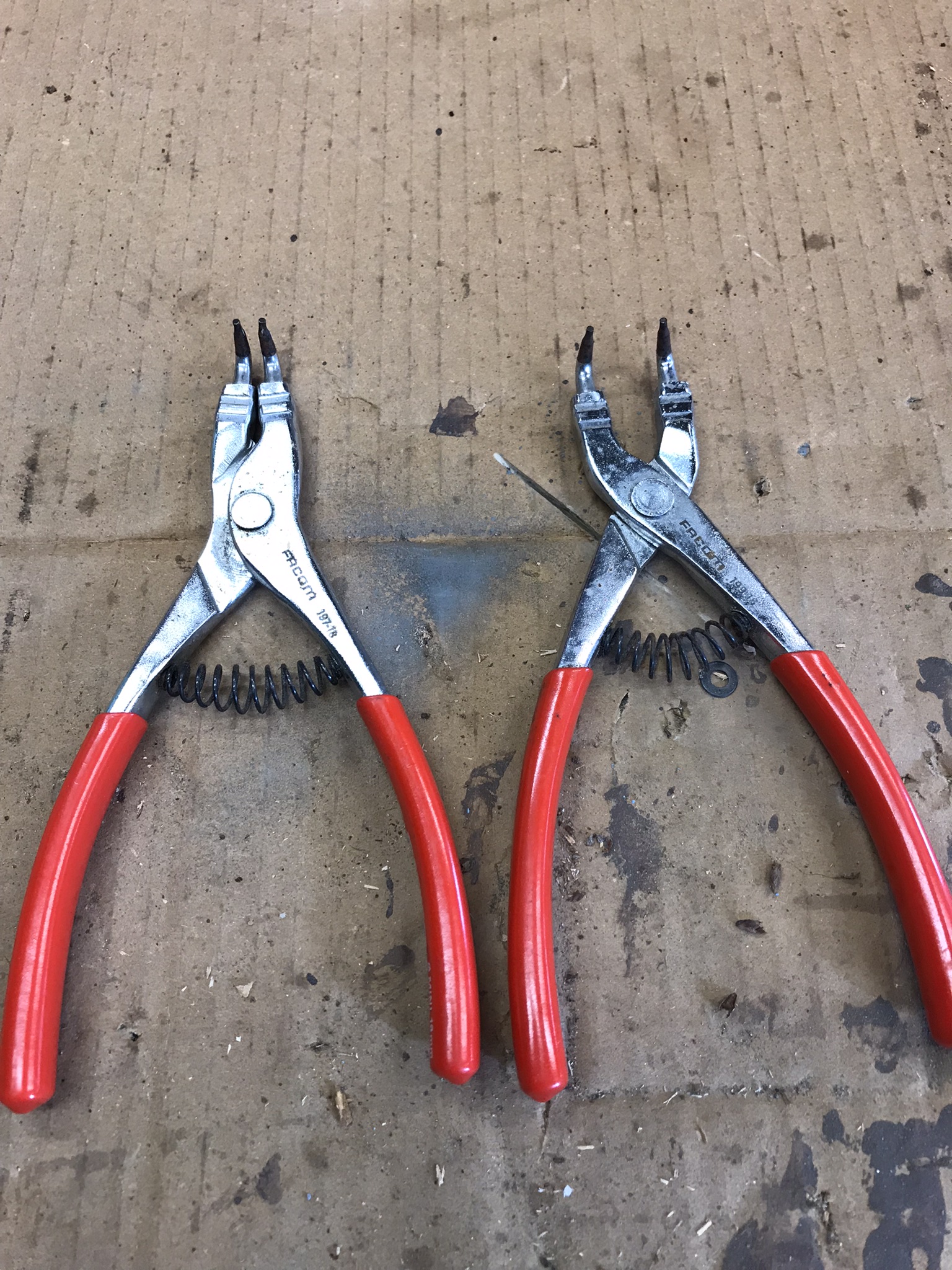 Pince � Circlips Externe avec Poign�es Rouges 60 Gonneville-en-Auge (14)