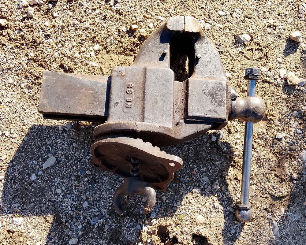 tres gros etau reed n�33  usa 50 kg base tournante 360 Saint-Jean-de-Fos (34)