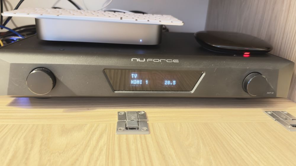 Nuforce AVP18 Pr�ampli home-cin�ma 480 Bouc-Bel-Air (13)