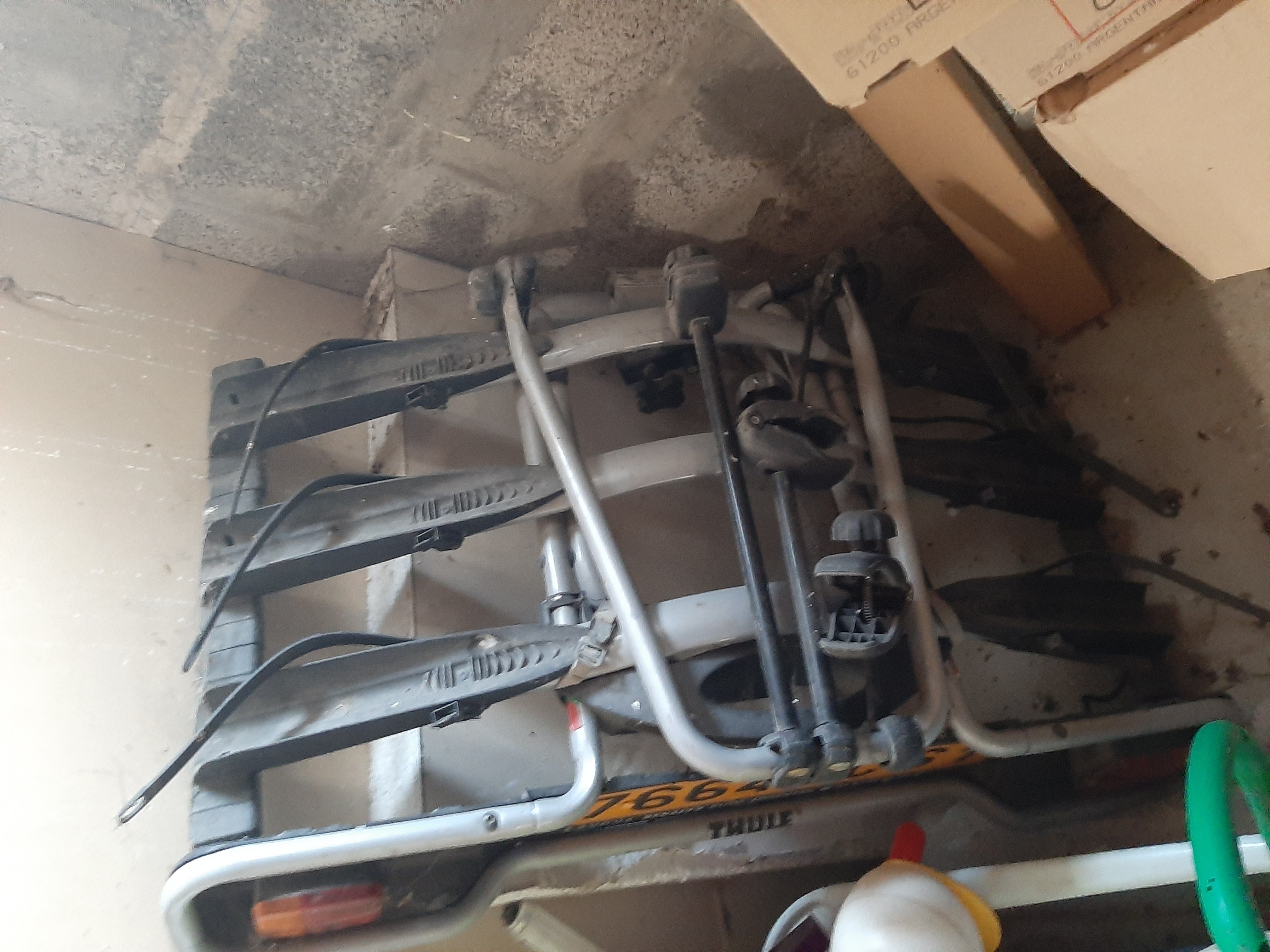 Porte v�los Renault (3 v�los) � fixer sur attelage . 150 Aubry-en-Exmes (61)