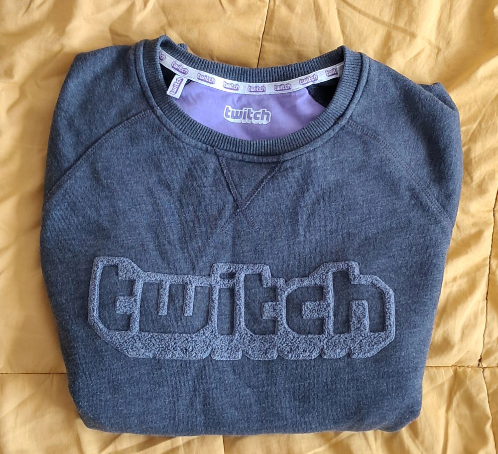 pull sweatshirt gris r�seau social twitch taille s 
15 Carnon Plage (34)