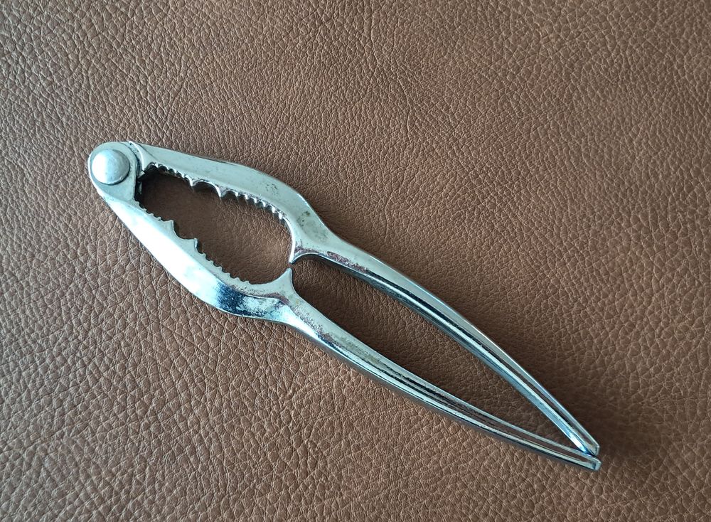 casse noix noisettes en m�tal argent� 15x4 cm 3 Carnon Plage (34)