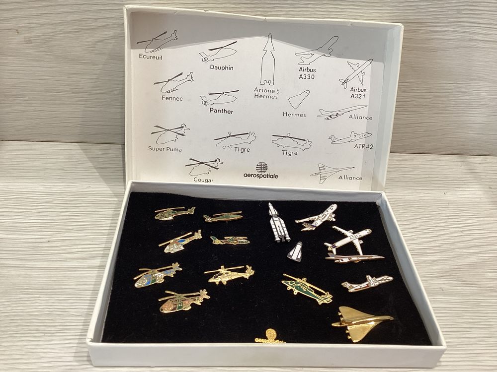 Bo�te de pin s  aerospatiale 
40 Saint-Denis-de-Pile (33)