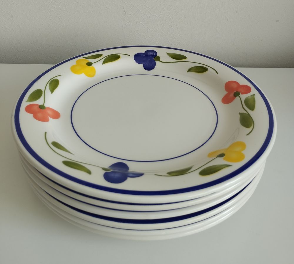 Assiettes plates blanc fleurs color�es Total 24 Le Havre (76)