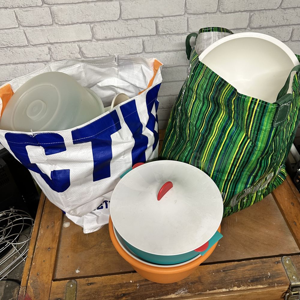 Vaisselles+et+Tupperware+pour+brocante 200 Jassans-Riottier (01)