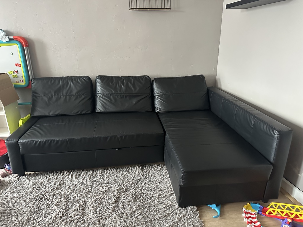 Canap� d'angle noir en cuir synth�tique avec rangement 250 Crouttes-sur-Marne (02)