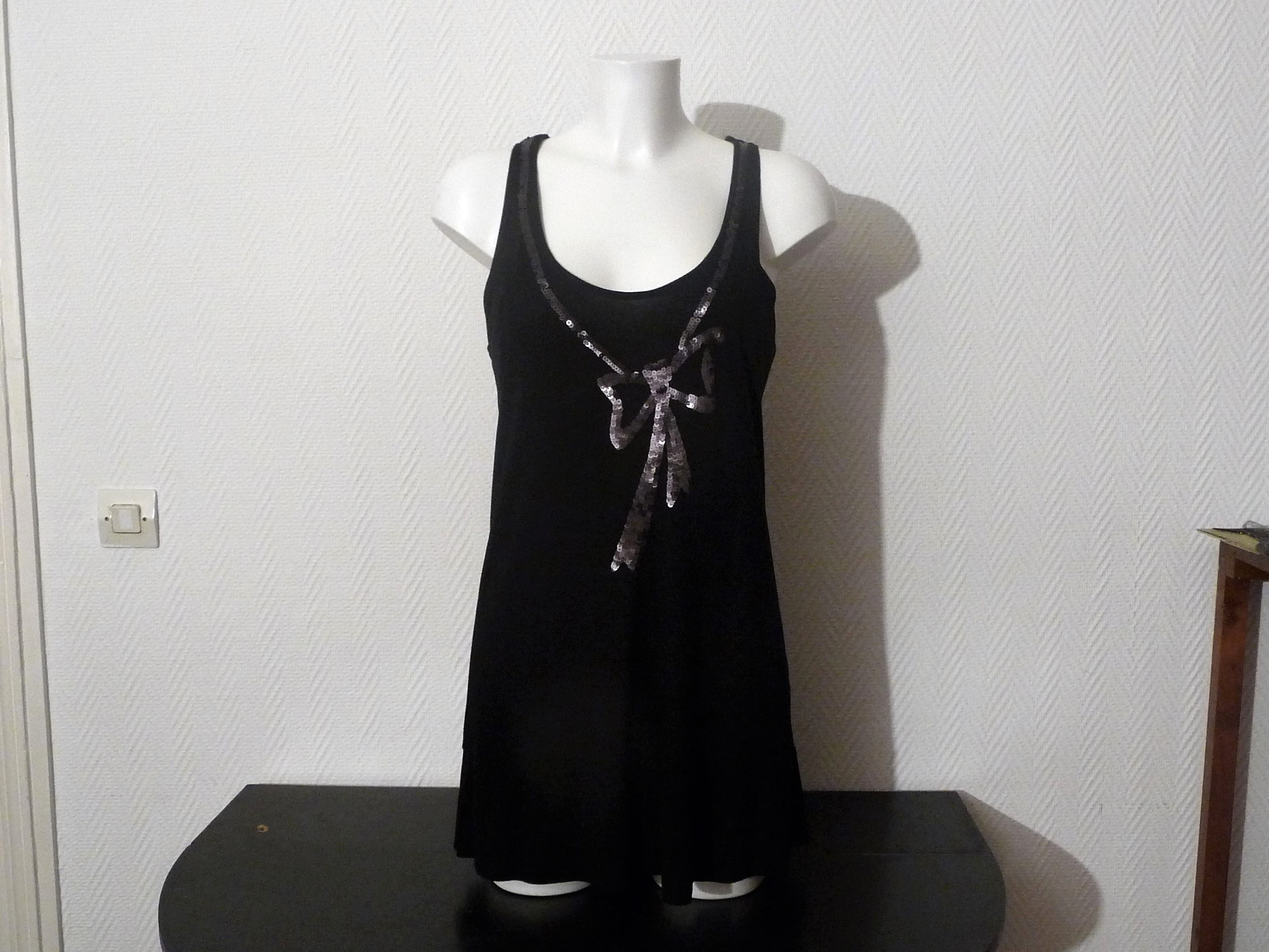 Tunique/ Robe Noir sans manches- Taille Unique- Good Look 5 Paris 15 (75)