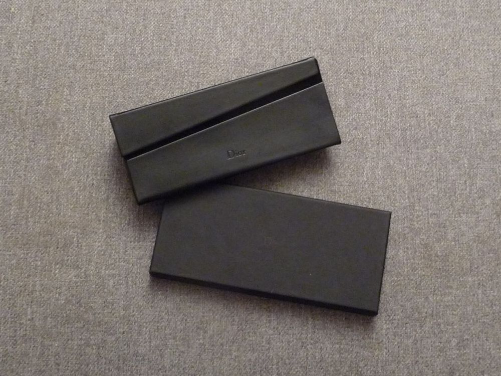 Etui � Lunettes Triangulaire Rigide Pliable Noir- Dior 40 Paris 15 (75)