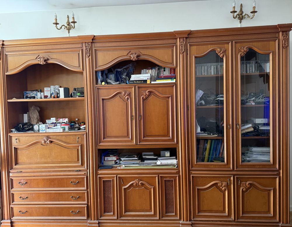 Armoire du XIX� si�cle en bois sculpt�, h�ritage familial 1200 Clichy (92)