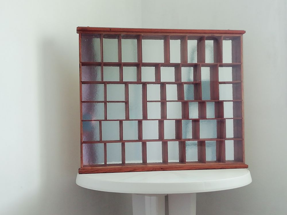 Vitrine murale 46 cases. 0 Chalindrey (52)