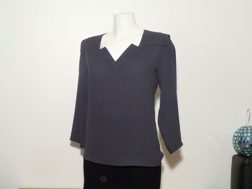 Top/ Tee Shirt Bleu Marine � Encolure en V- Aridza Bross 30 Paris 15 (75)