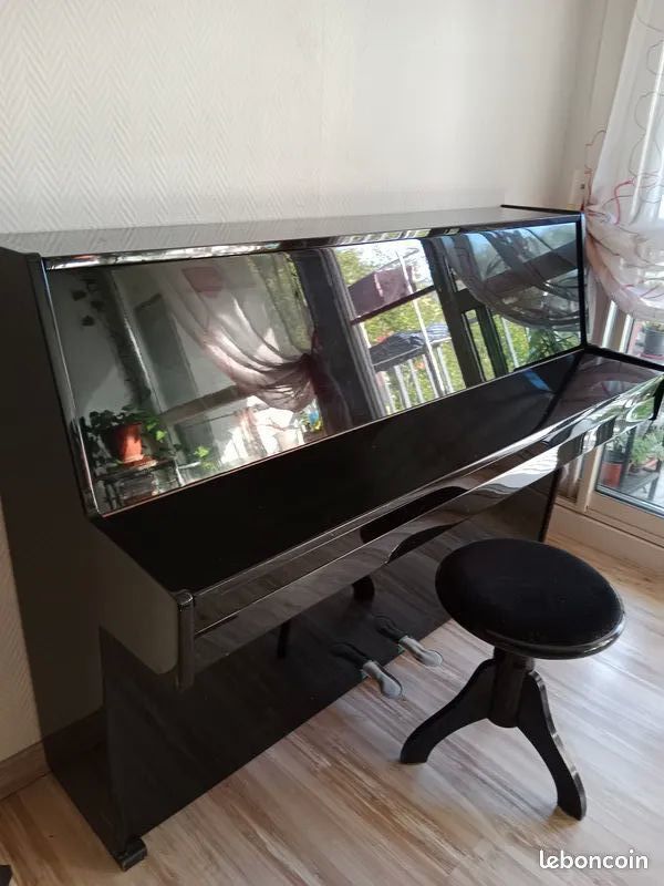 A vendre piano droit, laqu� noir, UPFELD 0 Bordeaux (33)