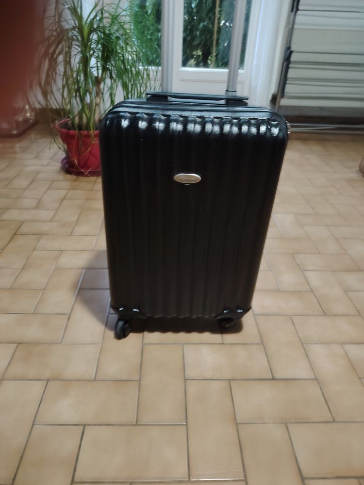 Valise de cabine en polycarbonate 35 Blois (41)