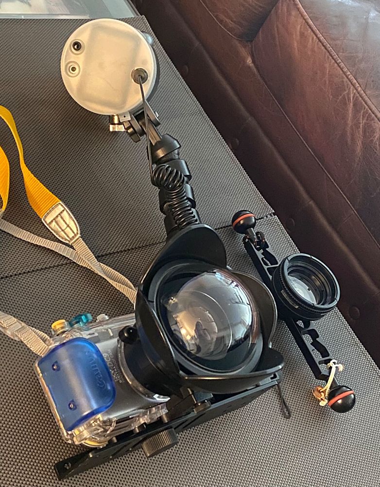 Ensemble sous-marin CANON / Caisson �tanche / Optiques INON 700 Nogent-sur-Marne (94)