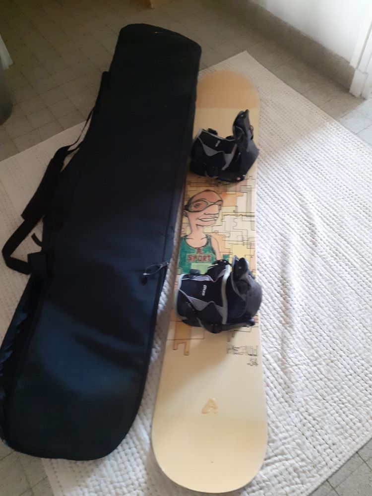 Snowboard et son etui 250 Valence (26)