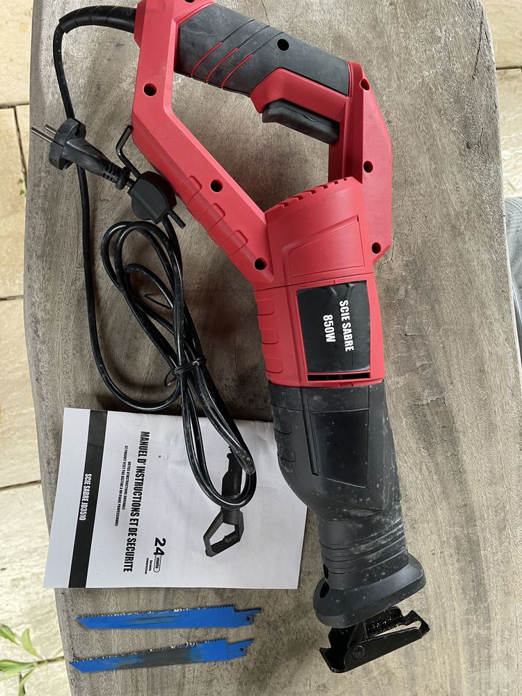 SCIE SABRE 850 W 40 La Crau (83)