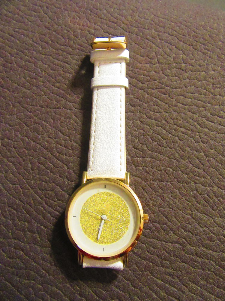  MONTRE FEMME  16 CM CUIR BLANC NEUF SANS PILE 5 Cannes La Bocca (06)